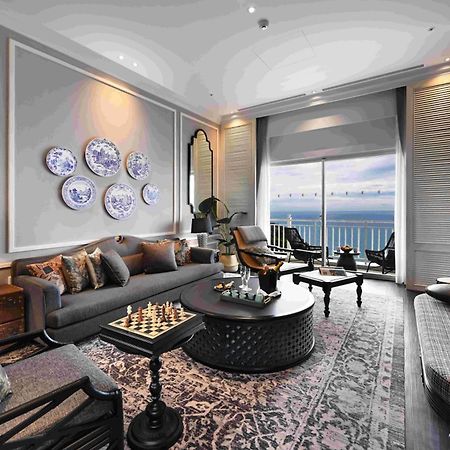 Hualien Farglory Hotel Yanliau Eksteriør bilde The living room of a suite at The Oberoi, Mumbai