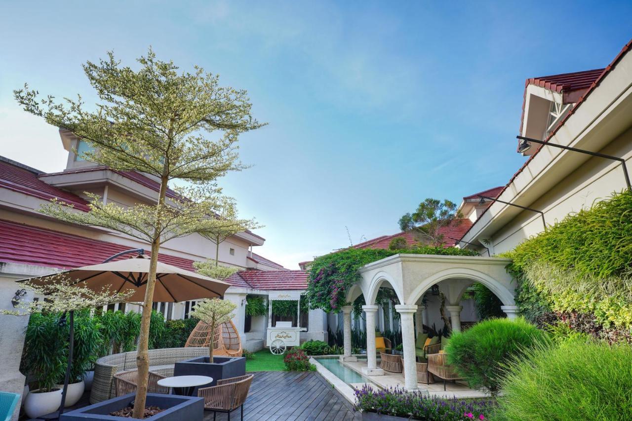 Hualien Farglory Hotel Yanliau Eksteriør bilde The courtyard of the hotel