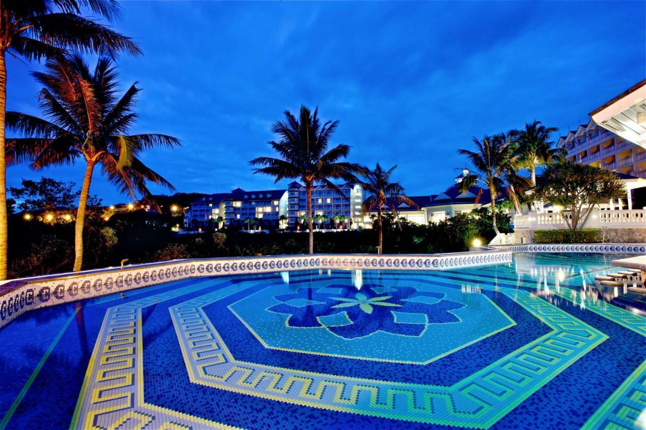 Hualien Farglory Hotel Yanliau Eksteriør bilde The pool at the Royal Garden Villas